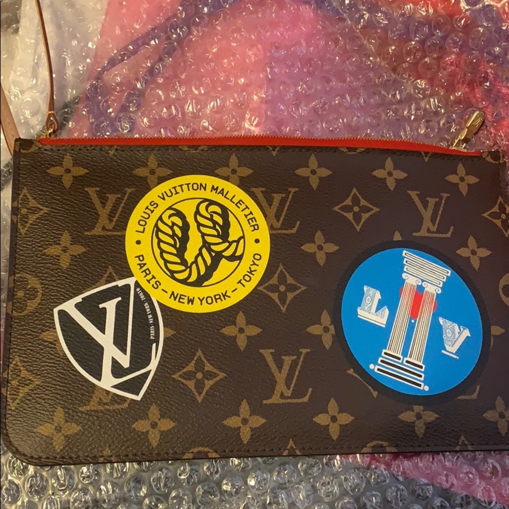 Brand new Louis Vuitton World tour wristlet